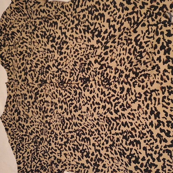 Women's Ava Viv Cheetah Print Blouse - Picture 4 of 4